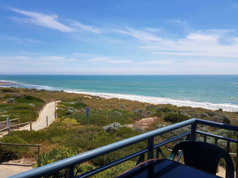 Caravel Beach House Mandurah - Accommodation Burleigh 8