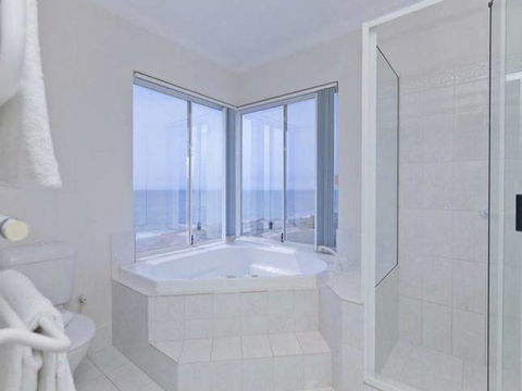Caravel Beach House Mandurah - Accommodation Burleigh 32