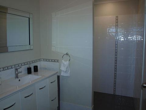 Hamersley Apartment - Accommodation Burleigh 5