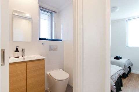 Ocean Breeze Apartment - Accommodation Burleigh 26