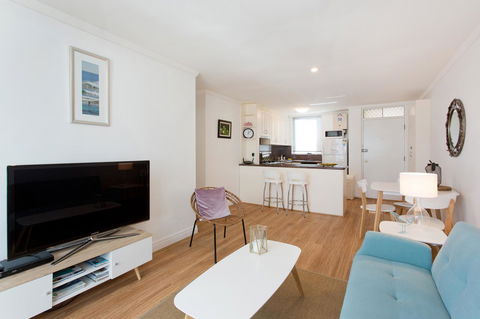 Ocean Breeze Apartment - Accommodation Burleigh 8