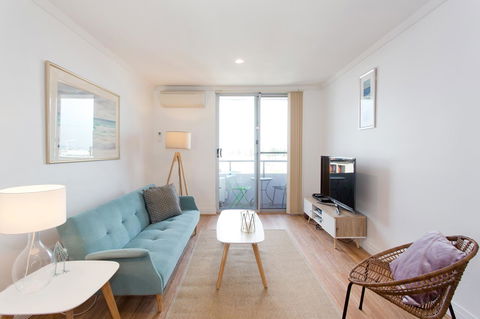 Ocean Breeze Apartment - Accommodation Burleigh 18