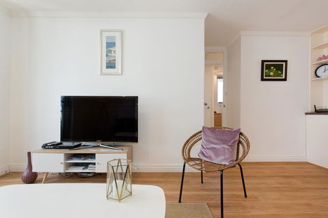 Ocean Breeze Apartment - Accommodation Burleigh 16