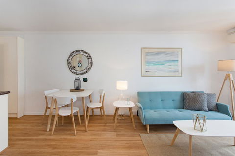Ocean Breeze Apartment - Accommodation Burleigh 22