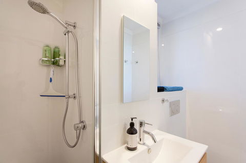 Ocean Breeze Apartment - Accommodation Burleigh 24