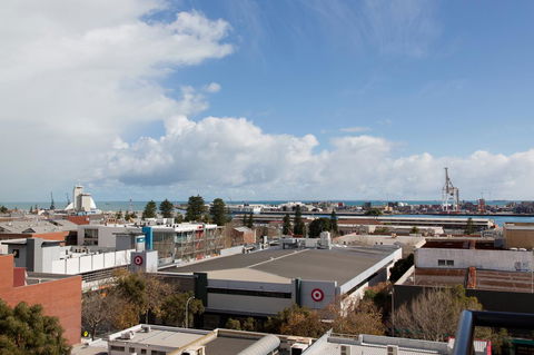 Ocean Breeze Apartment - Accommodation Burleigh 4