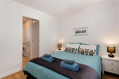 Ocean Breeze Apartment - Accommodation Burleigh 34