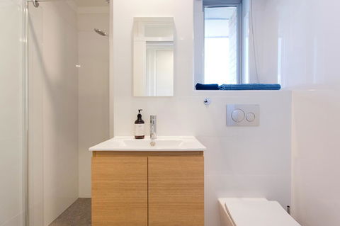 Ocean Breeze Apartment - Accommodation Burleigh 25