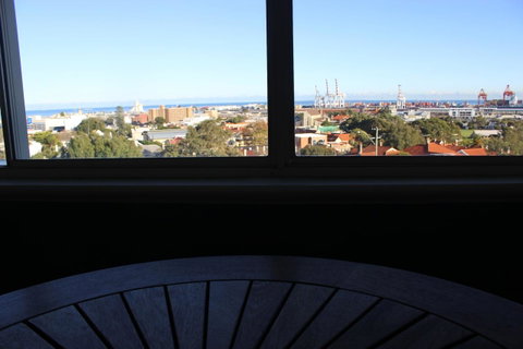 Studio 305 - Accommodation Burleigh 4