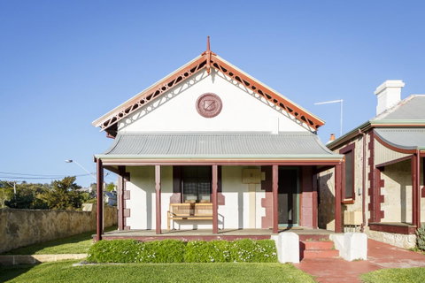 Fremantle Colonial Cottages - Accommodation Burleigh 4