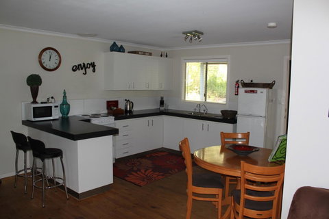 Francisca\'s Cottage - Accommodation Burleigh 3