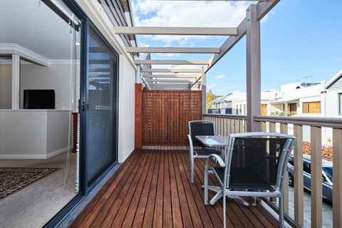 Fremantle Townhouse Unit 4 - Accommodation Burleigh 13