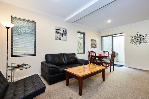 Fremantle Townhouse Unit 4 - Accommodation Burleigh 5