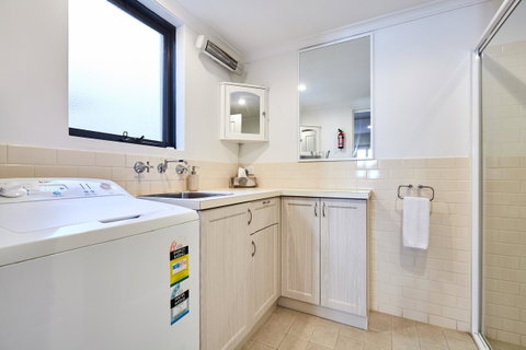 Fremantle Townhouse Unit 4 - Accommodation Burleigh 9