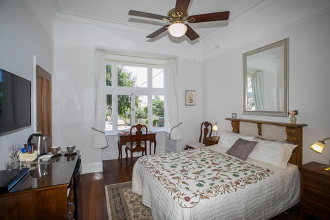 Danum House - Accommodation Burleigh 13