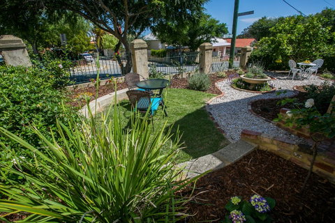 Danum House - Accommodation Burleigh 5