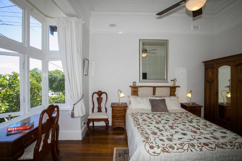 Danum House - Accommodation Burleigh 7
