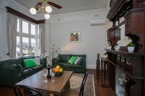 Danum House - Accommodation Burleigh 4