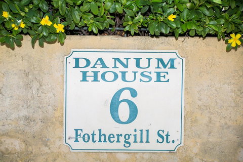 Danum House - Accommodation Burleigh 23