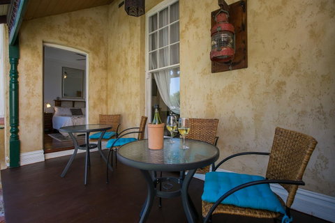Danum House - Accommodation Burleigh 18