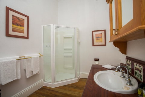 Danum House - Accommodation Burleigh 24
