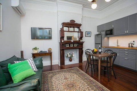 Danum House - Accommodation Burleigh 3