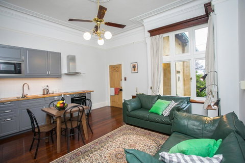 Danum House - Accommodation Burleigh 11