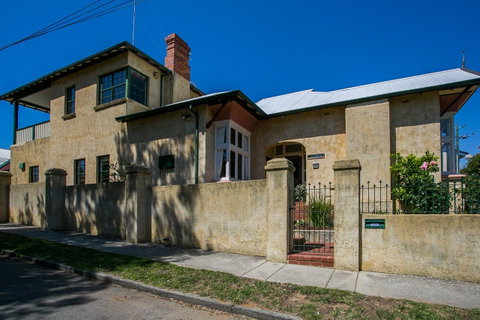 Danum House - Accommodation Burleigh 22