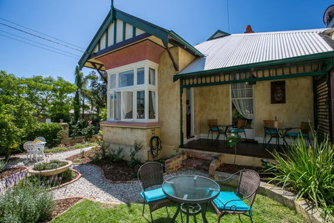 Danum House - Accommodation Burleigh 15
