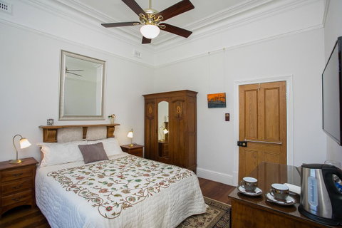 Danum House - Accommodation Burleigh 19