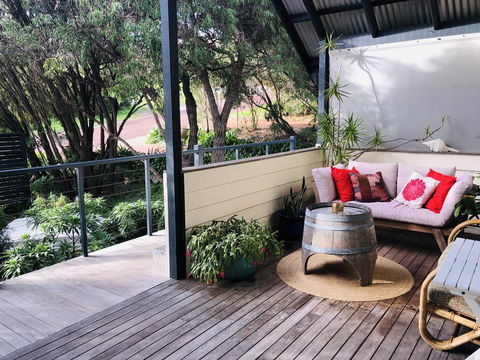 Zephyr Studio - Accommodation Burleigh 10
