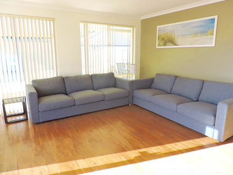 Silver Gull Family Retreat - Accommodation Burleigh 3