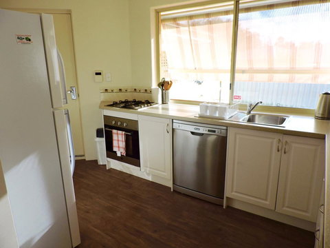 Silver Gull Family Retreat - Accommodation Burleigh 1