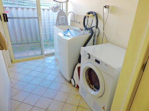 Silver Gull Family Retreat - Accommodation Burleigh 9