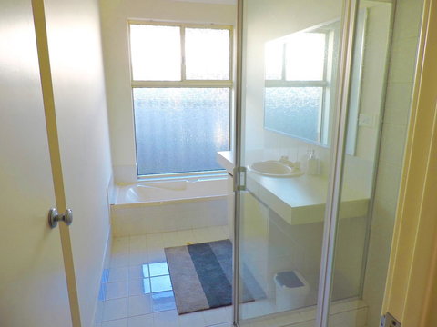 Silver Gull Family Retreat - Accommodation Burleigh 10