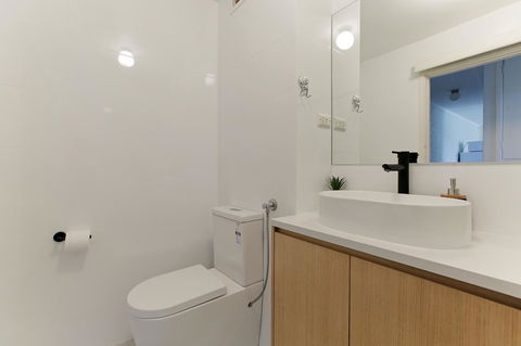 SEA BREEZE â€“ Between Cottesloe Beach & Swan River - Accommodation Burleigh 3