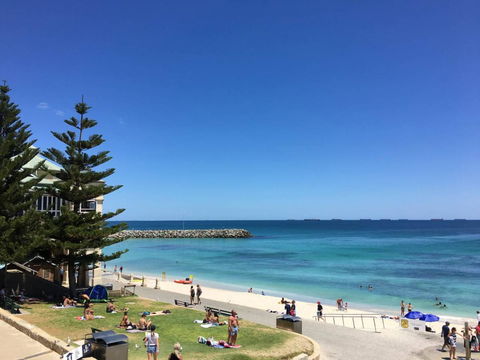 SEA BREEZE â€“ Between Cottesloe Beach & Swan River - Accommodation Burleigh 14