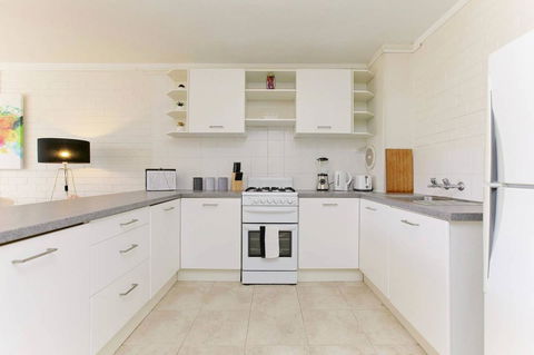 SEA BREEZE â€“ Between Cottesloe Beach & Swan River - Accommodation Burleigh 15