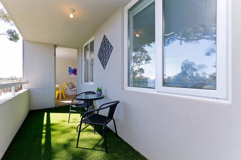 SEA BREEZE â€“ Between Cottesloe Beach & Swan River - Accommodation Burleigh 2