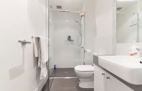 Perth Luxury City Apartment- Free Parking - Accommodation Burleigh 1