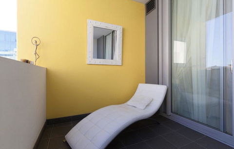 Perth Luxury City Apartment- Free Parking - Accommodation Burleigh 13