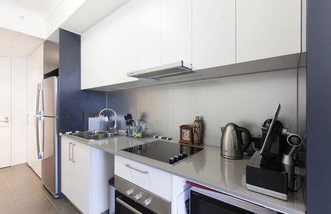 Perth Luxury City Apartment- Free Parking - Accommodation Burleigh 3