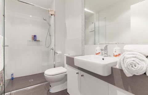 Perth Luxury City Apartment- Free Parking - Accommodation Burleigh 7