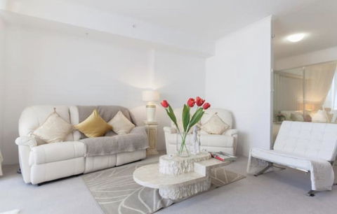 Perth Luxury City Apartment- Free Parking - Accommodation Burleigh 0