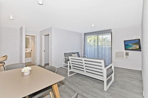 Atrium Hotel Mandurah - Accommodation Burleigh 25