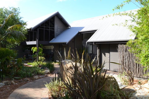 DESIGNER'S STUDIO - Accommodation Burleigh 13