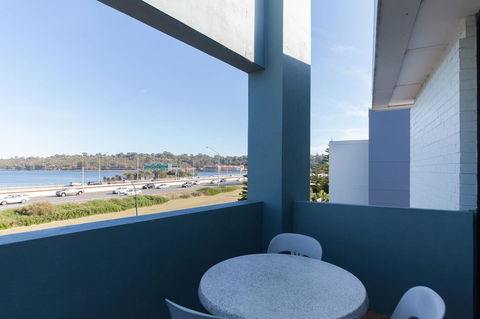 Riverside - Accommodation Burleigh 7