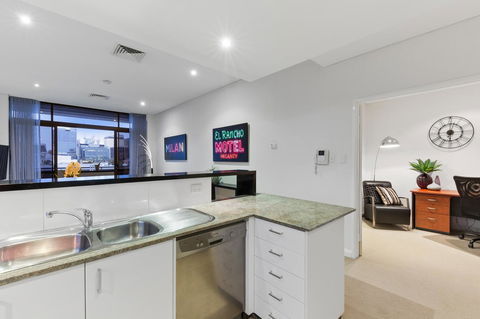 The Executive Penthouse - Accommodation Burleigh 14