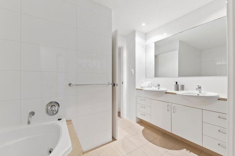 The Executive Penthouse - Accommodation Burleigh 10