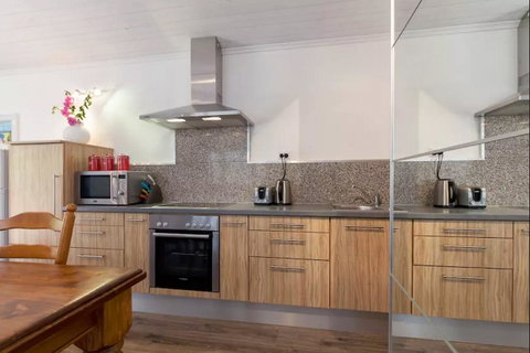 Laneway Studio, Heart Of Fremantle - Accommodation Burleigh 4